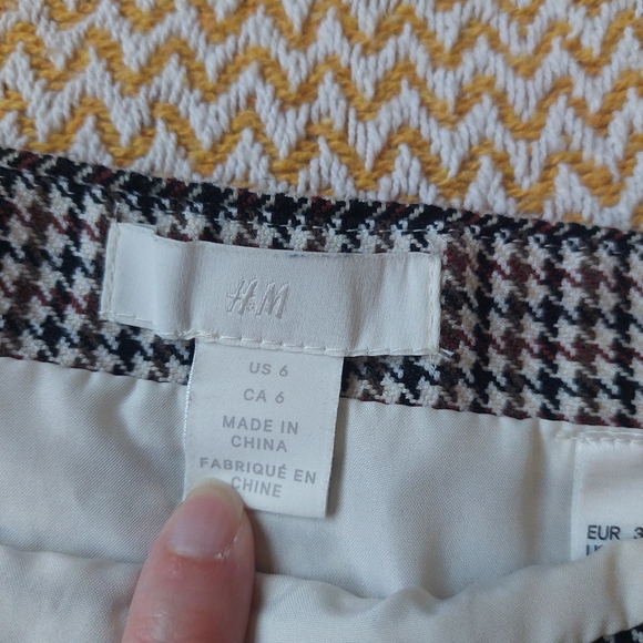 Classic Black, White, Brown, Burgundy Houndstooth Skirt Mini 6 - Picture 2 of 6